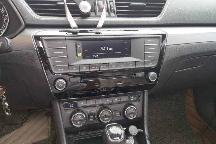 Used Skoda Superb 2016 TSI280 DSG Innovation Edition Audio And AC Panel