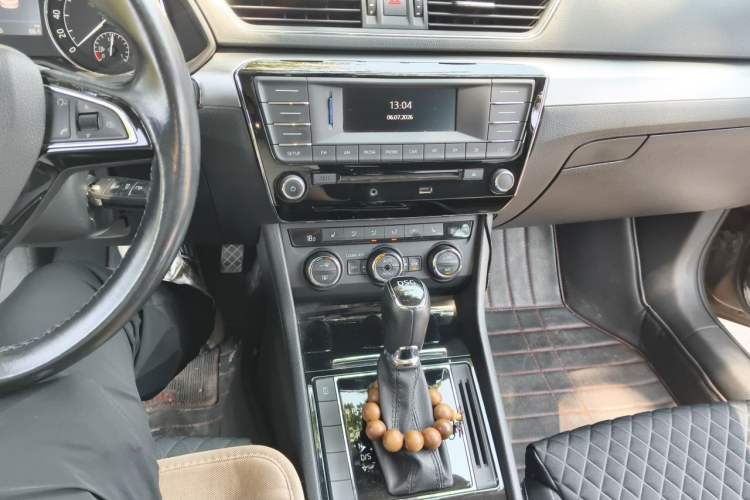 Used Skoda Superb 2016 TSI280 DSG Innovation Edition Audio And AC Panel