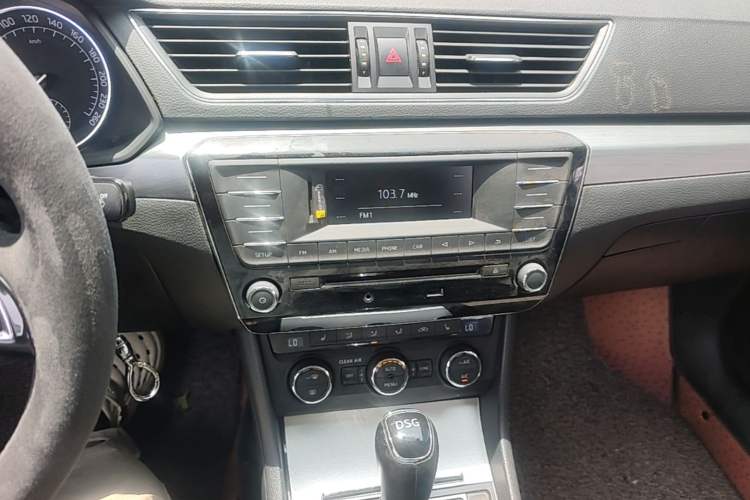 Used Skoda Superb 2016 TSI330 DSG Innovation Edition Audio And AC Panel