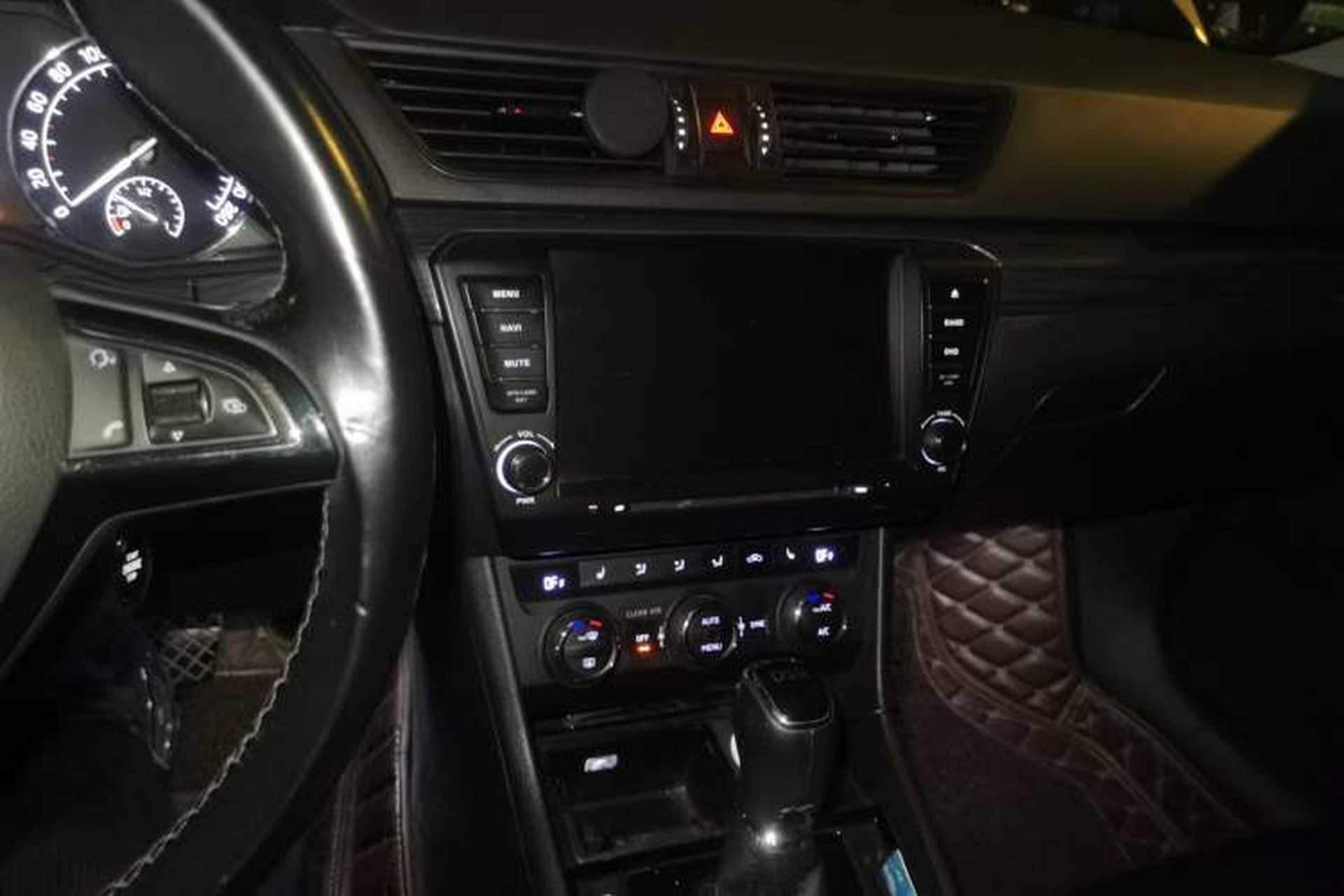 Used Skoda Superb 2016 TSI330 DSG Smart Drive Edition Audio And AC Panel