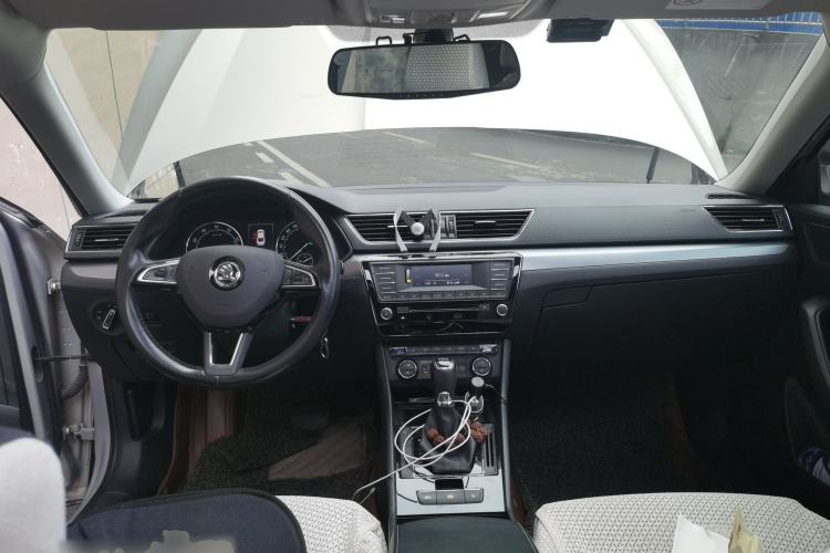 Used Skoda Superb 2016 TSI280 DSG Innovation Edition Center Console
