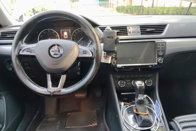Used Skoda Superb 2016 TSI280 DSG Innovation Edition Center Console