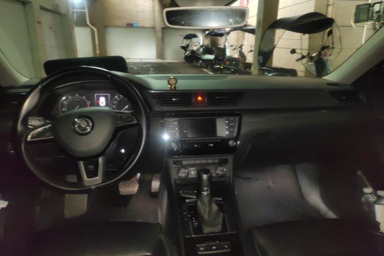 Used Skoda Superb 2016 TSI330 DSG Smart Drive Edition Center Console