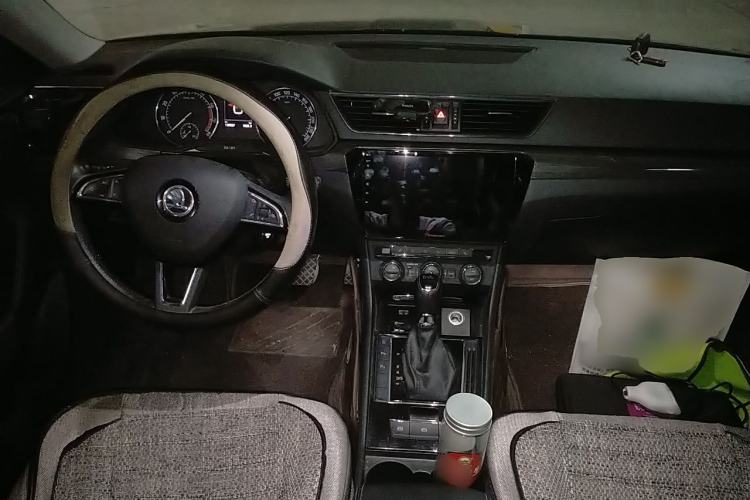 Used Skoda Superb 2016 TSI330 DSG Smart Drive Edition Center Console