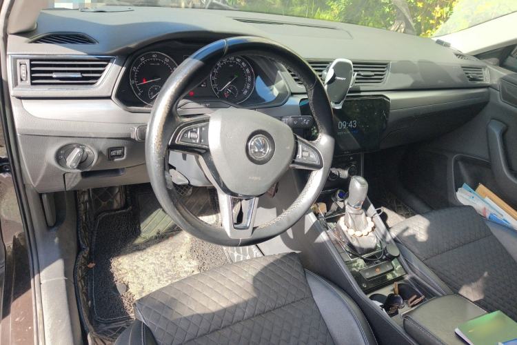 Used Skoda Superb 2016 TSI280 DSG Innovation Edition Center Console