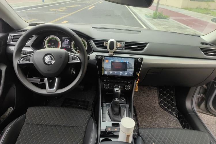Used Skoda Superb 2016 TSI280 DSG Innovation Edition Center Console