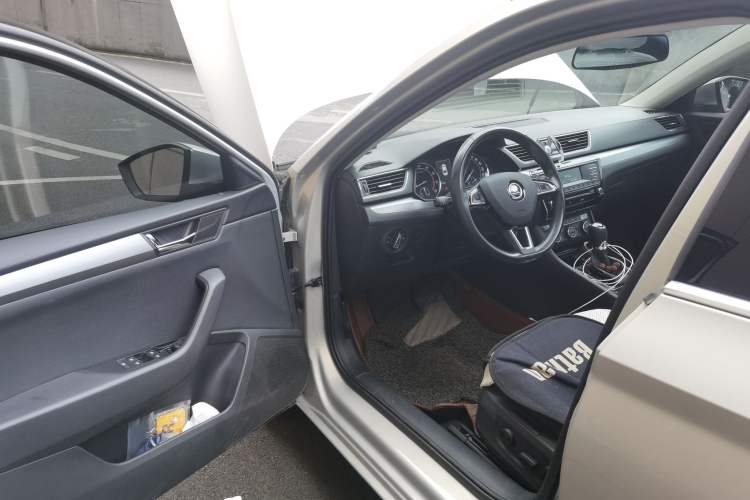 Used Skoda Superb 2016 TSI280 DSG Innovation Edition Driver Seat