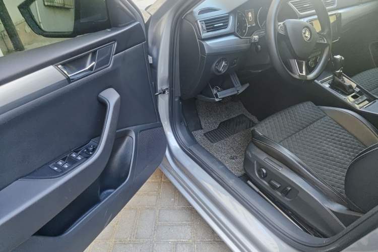 Used Skoda Superb 2016 TSI280 DSG Innovation Edition Driver Seat