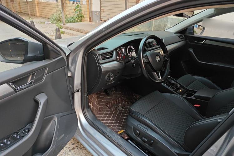 Used Skoda Superb 2016 TSI280 DSG Innovation Edition Driver Seat