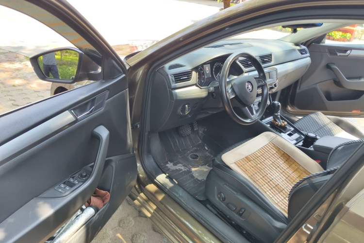 Used Skoda Superb 2016 TSI280 DSG Innovation Edition Driver Seat