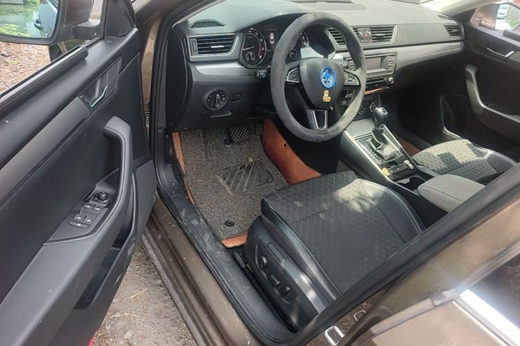 Used Skoda Superb 2016 TSI330 DSG Innovation Edition Driver Seat