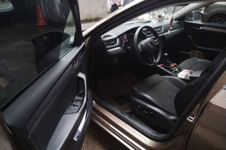 Used Skoda Superb 2016 TSI280 DSG Innovation Edition Driver Seat