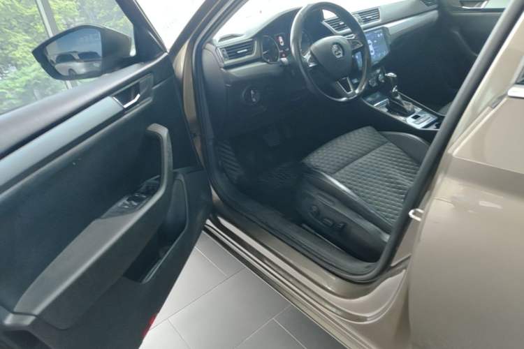 Used Skoda Superb 2016 TSI280 DSG Innovation Edition Driver Seat