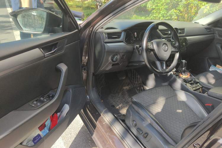 Used Skoda Superb 2016 TSI280 DSG Innovation Edition Driver Seat