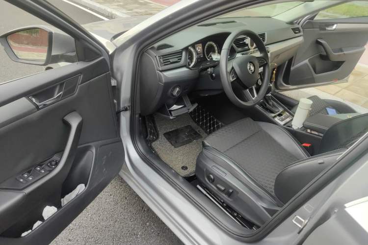 Used Skoda Superb 2016 TSI280 DSG Innovation Edition Driver Seat
