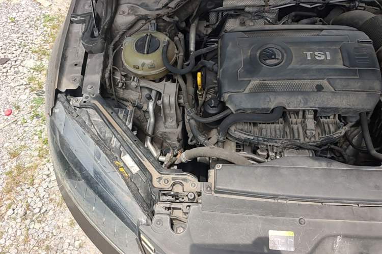 Used Skoda Superb 2016 TSI330 DSG Innovation Edition Engine Bay Right