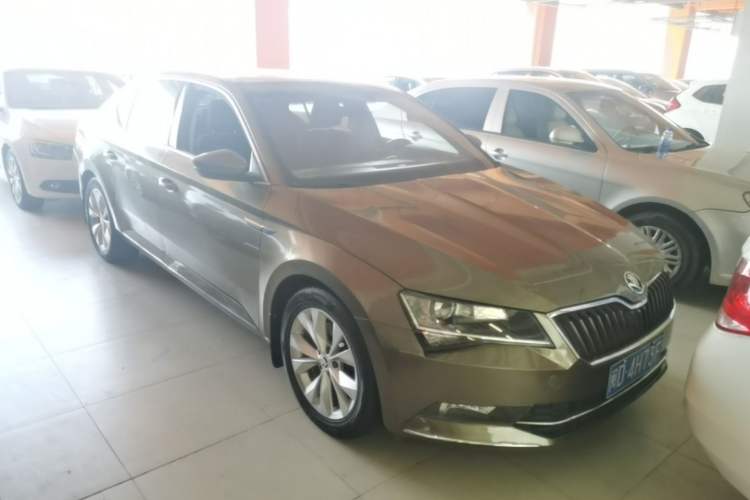 Used Skoda Superb 2016 TSI280 DSG Innovation Edition Front Right 45 Deg