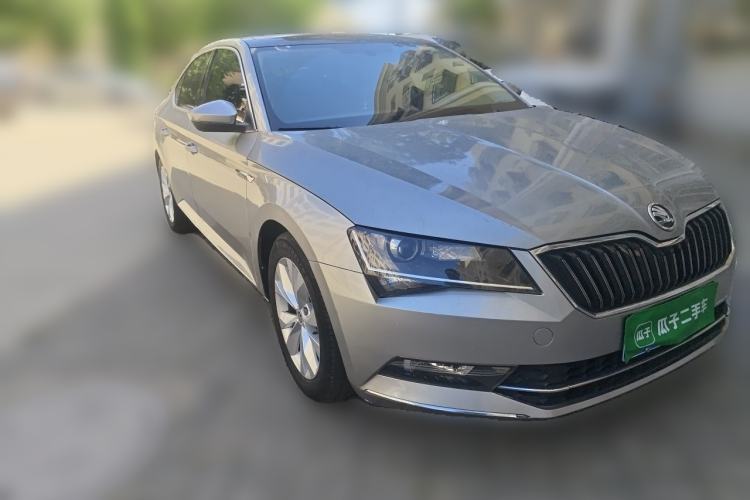 Used Skoda Superb 2016 TSI280 DSG Innovation Edition Front Right 45 Deg