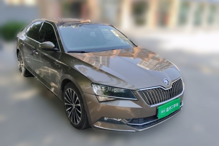 Used Skoda Superb 2016 TSI280 DSG Innovation Edition Front Right 45 Deg