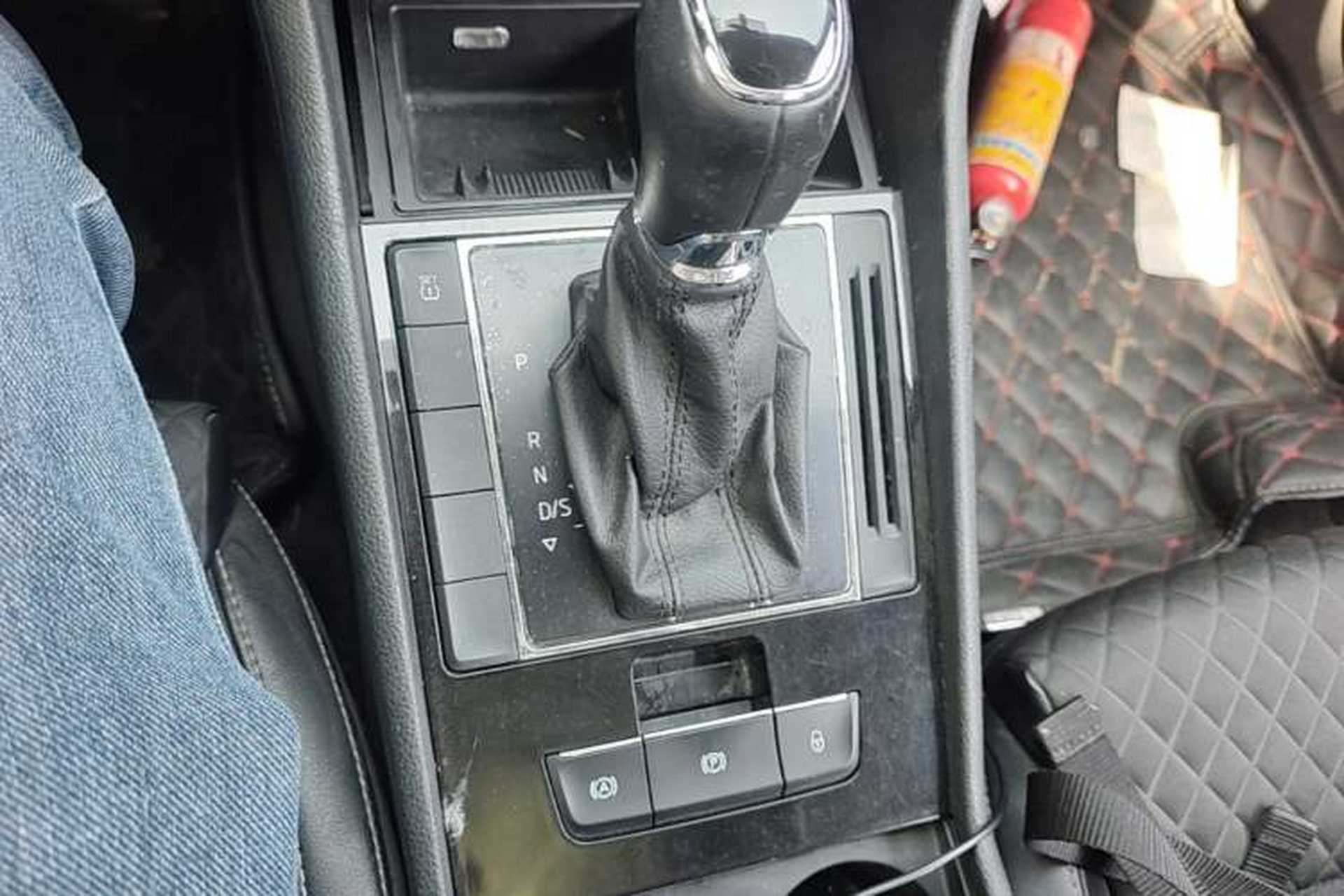 Used Skoda Superb 2016 TSI280 DSG Innovation Edition Gear Lever