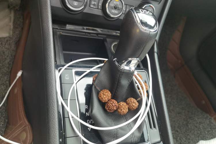 Used Skoda Superb 2016 TSI280 DSG Innovation Edition Gear Lever