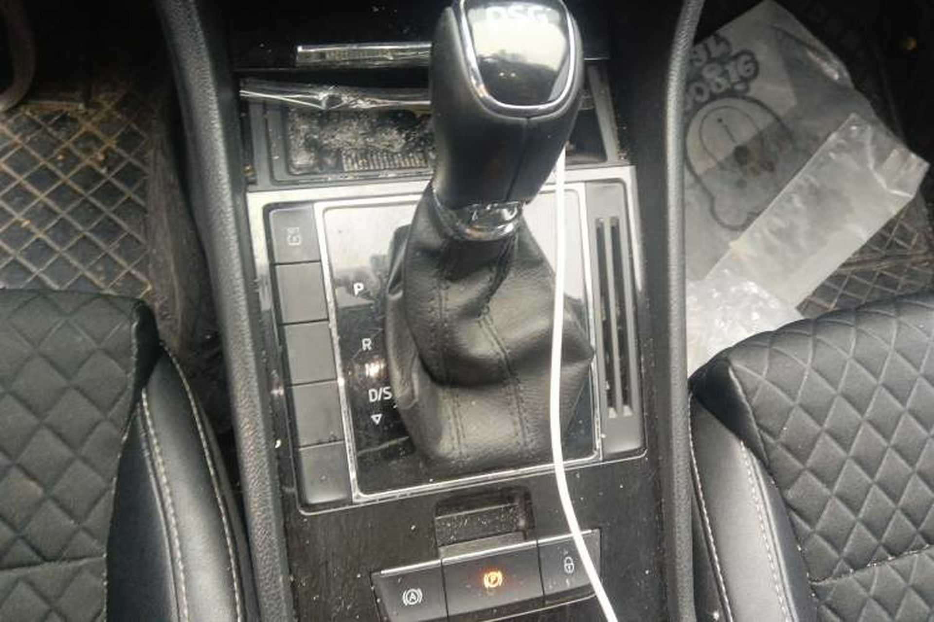 Used Skoda Superb 2016 TSI280 DSG Innovation Edition Gear Lever