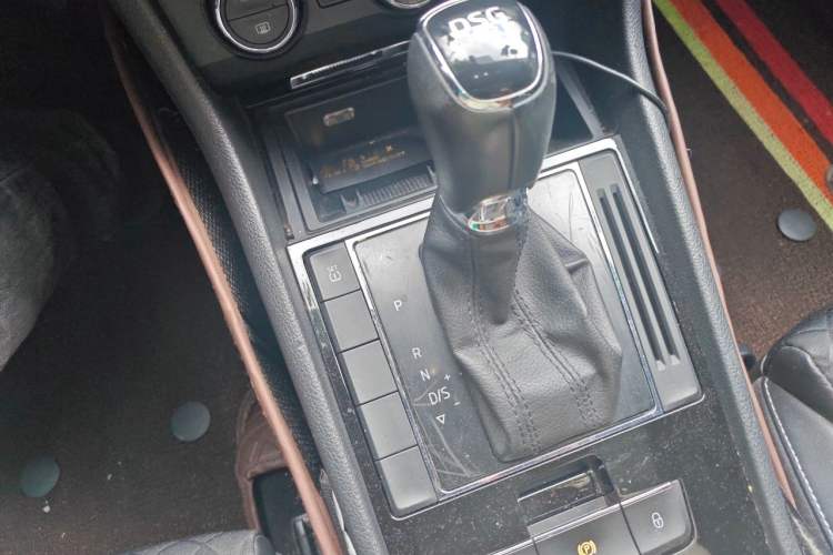 Used Skoda Superb 2016 TSI280 DSG Innovation Edition Gear Lever