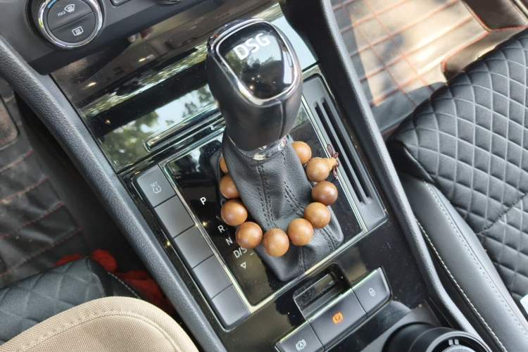 Used Skoda Superb 2016 TSI280 DSG Innovation Edition Gear Lever