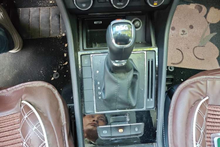 Used Skoda Superb 2016 TSI280 DSG Innovation Edition Gear Lever