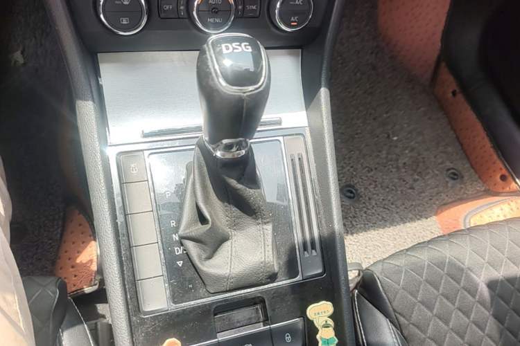 Used Skoda Superb 2016 TSI330 DSG Innovation Edition Gear Lever