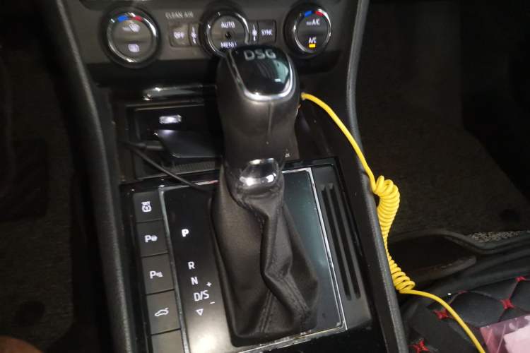 Used Skoda Superb 2016 TSI280 DSG Champion Edition Gear Lever