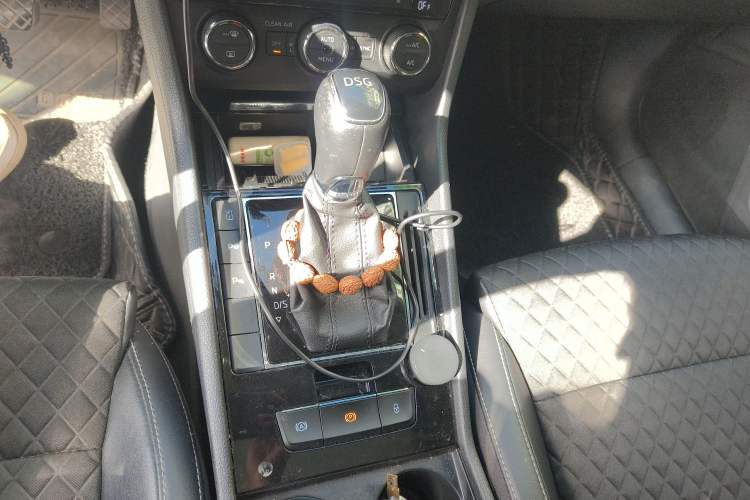 Used Skoda Superb 2016 TSI280 DSG Innovation Edition Gear Lever