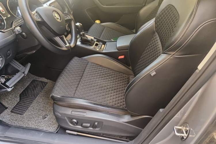 Used Skoda Superb 2016 TSI280 DSG Innovation Edition Left Front Seat