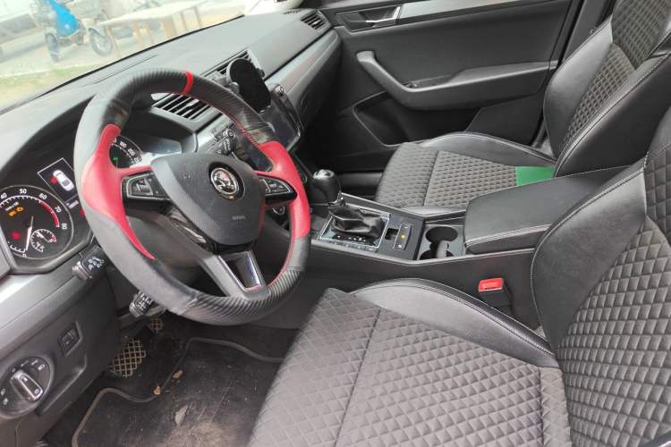 Used Skoda Superb 2016 TSI330 DSG Innovation Edition Left Front Seat