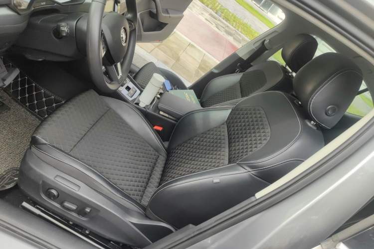 Used Skoda Superb 2016 TSI280 DSG Innovation Edition Left Front Seat