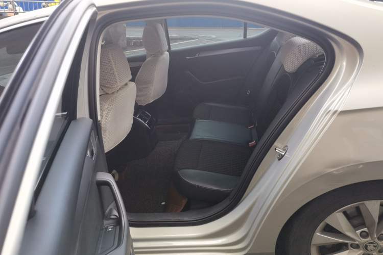 Used Skoda Superb 2016 TSI280 DSG Innovation Edition Left Rear Seat