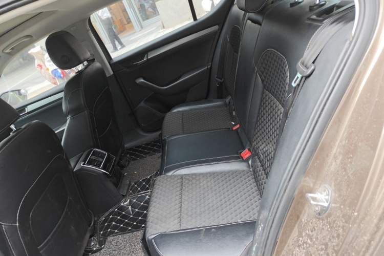 Used Skoda Superb 2016 TSI330 DSG Innovation Edition Left Rear Seat