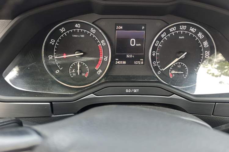 Used Skoda Superb 2016 TSI280 DSG Innovation Edition Odometer Close Up