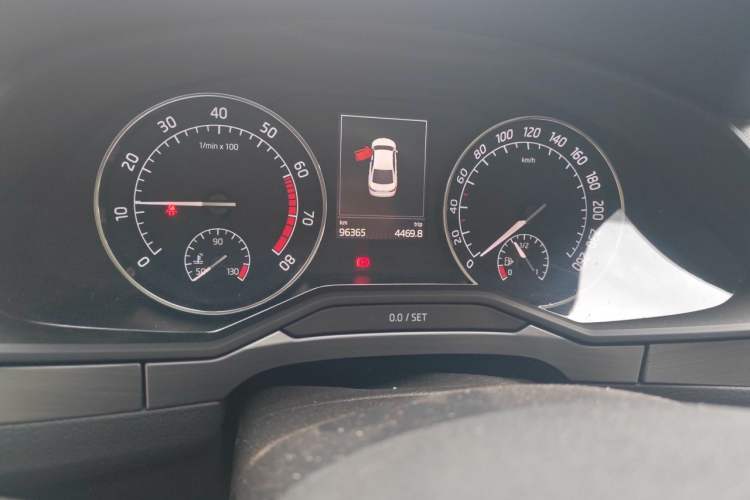 Used Skoda Superb 2016 TSI280 DSG Innovation Edition Odometer Close Up
