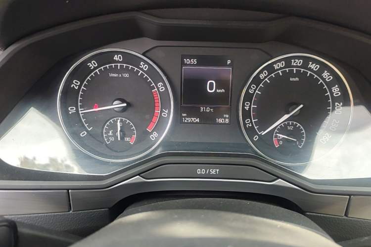 Used Skoda Superb 2016 TSI330 DSG Innovation Edition Odometer Close Up
