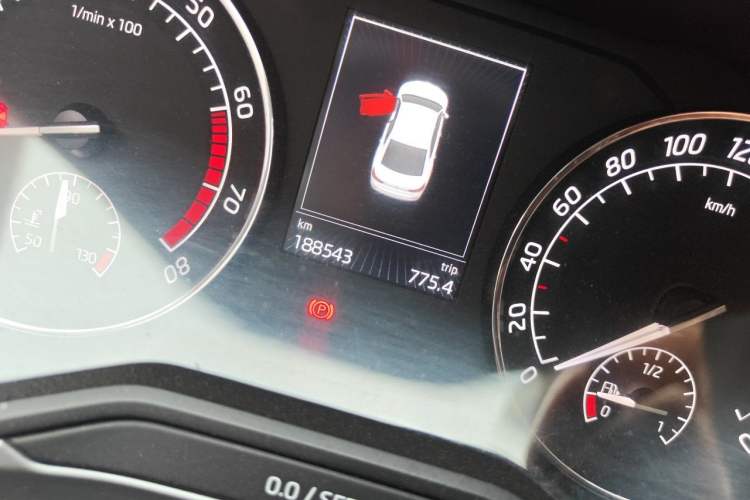 Used Skoda Superb 2016 TSI330 DSG Innovation Edition Odometer Close Up