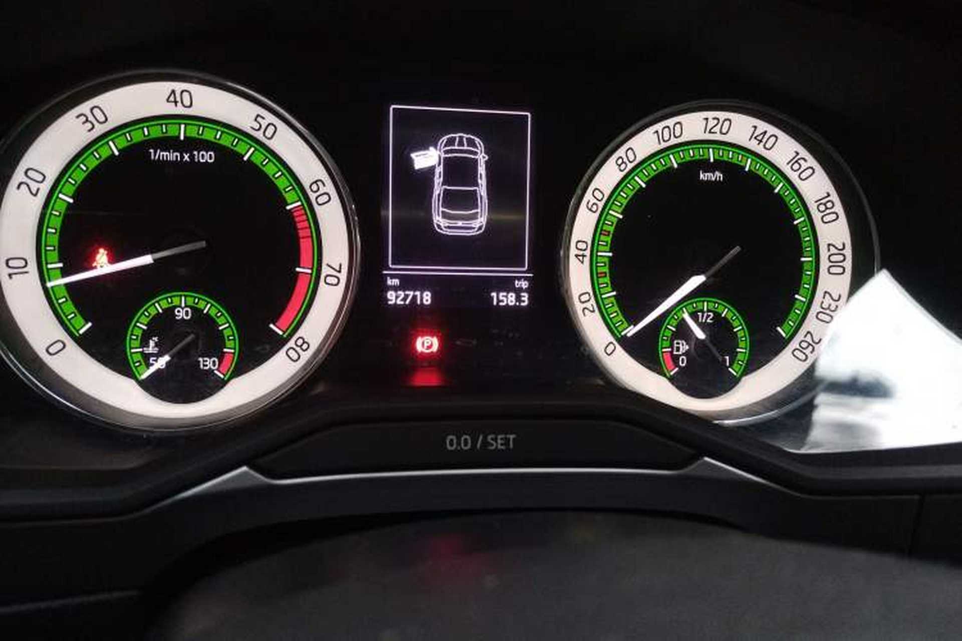 Used Skoda Superb 2016 TSI280 DSG Innovation Edition Odometer Close Up