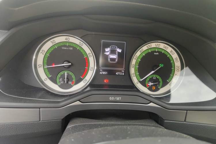 Used Skoda Superb 2016 TSI280 DSG Innovation Edition Odometer Close Up