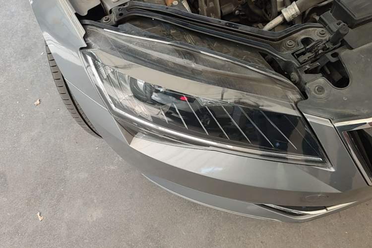 Used Skoda Superb 2016 TSI280 DSG Innovation Edition Right Front Headlight