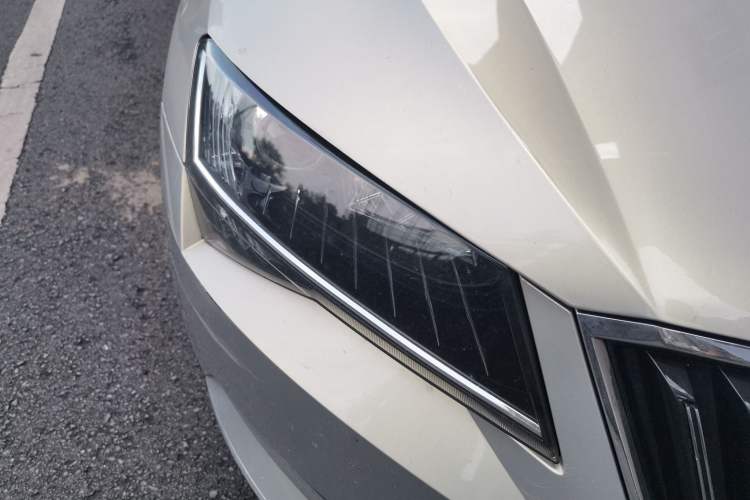 Used Skoda Superb 2016 TSI280 DSG Innovation Edition Right Front Headlight