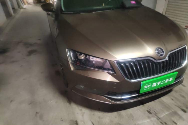 Used Skoda Superb 2016 TSI330 DSG Smart Drive Edition Right Front Headlight