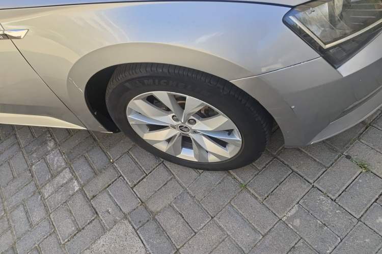 Used Skoda Superb 2016 TSI280 DSG Innovation Edition Right Front Wheel Hub