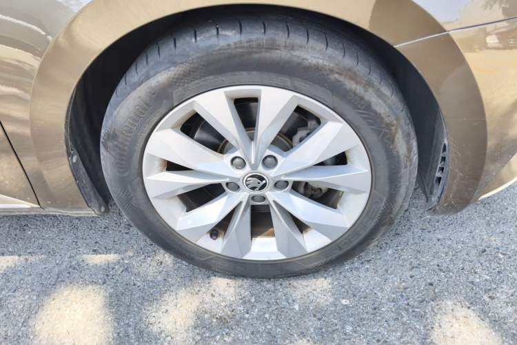 Used Skoda Superb 2016 TSI280 DSG Innovation Edition Right Front Wheel Hub
