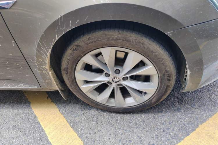 Used Skoda Superb 2016 TSI280 DSG Innovation Edition Right Front Wheel Hub