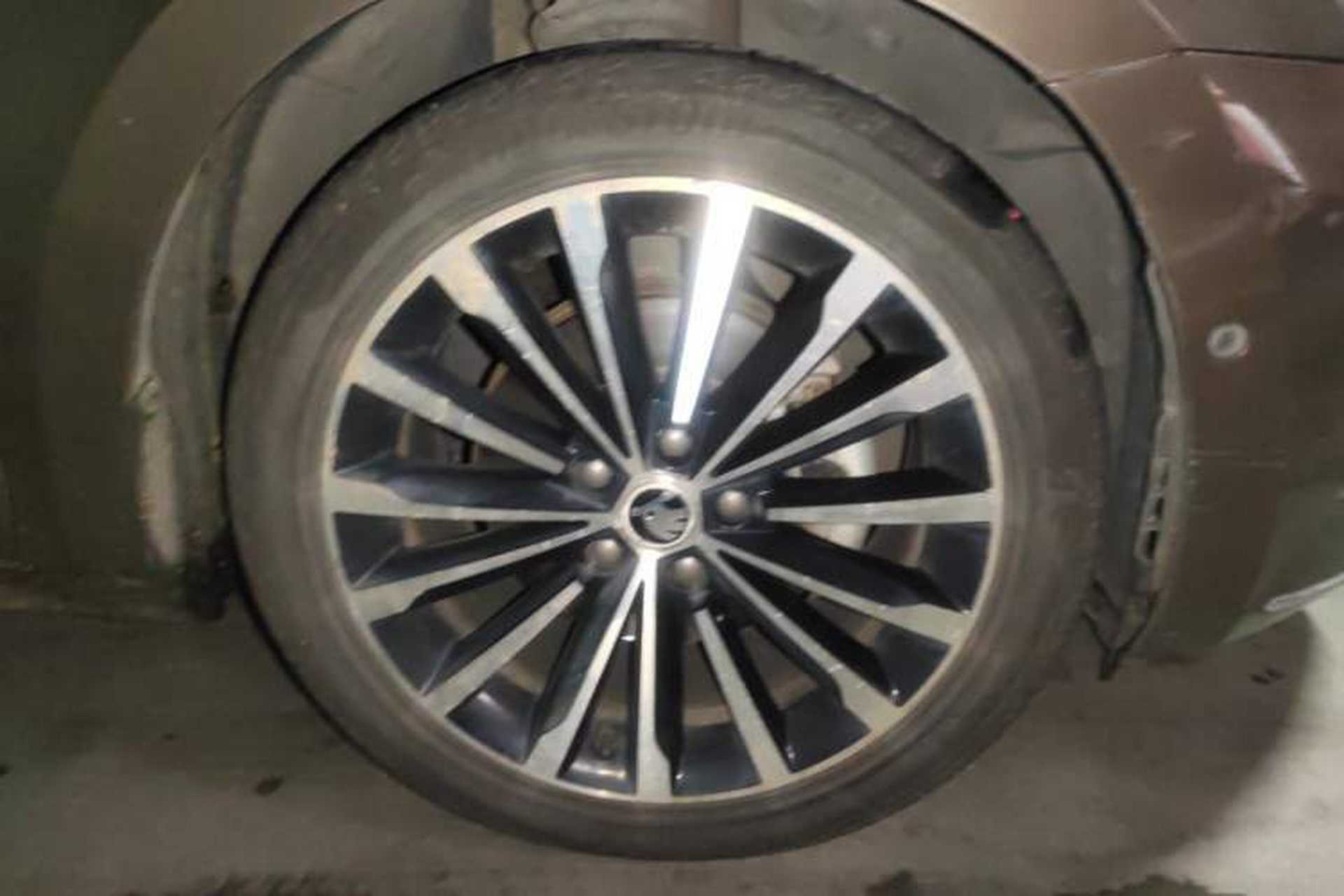 Used Skoda Superb 2016 TSI330 DSG Smart Drive Edition Right Front Wheel Hub